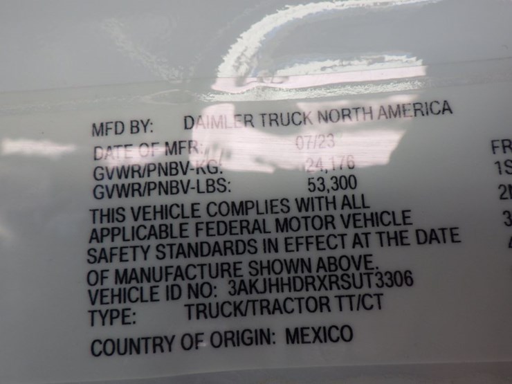 2024-freightliner-cascadia-126-image-22