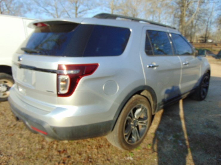 2013-ford-explorer-image-2