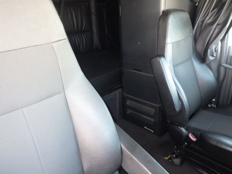 2024-freightliner-cascadia-126-image-5