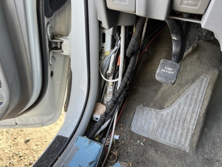 2014-toyota-sienna-le-image-27