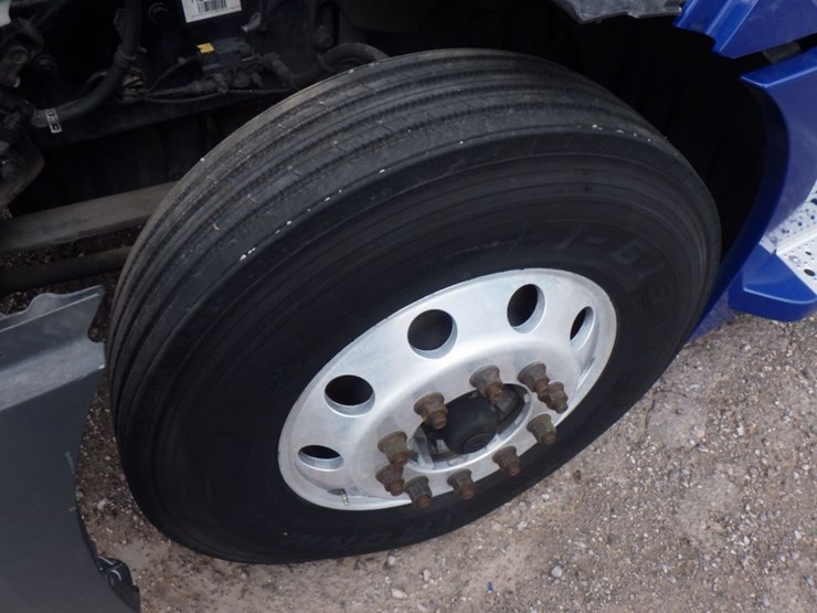 2019-freightliner-cascadia-126-image-32