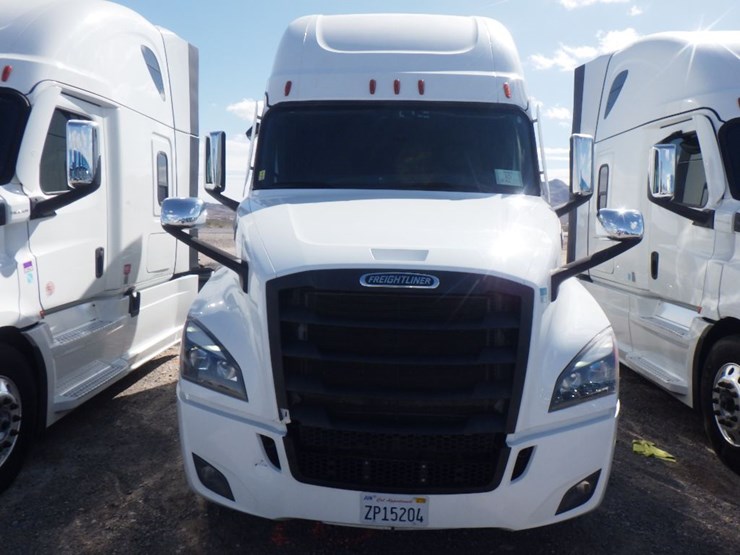 2024-freightliner-cascadia-126-image-2