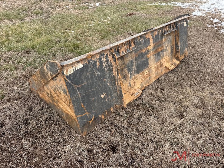 81"-tooth-bucket-skid-steer-attachment-image-3