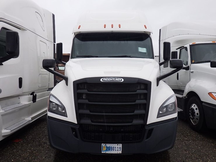 2020-freightliner-cascadia-126-image-2