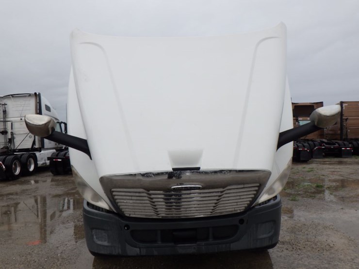 2013-freightliner-cascadia-125-image-23