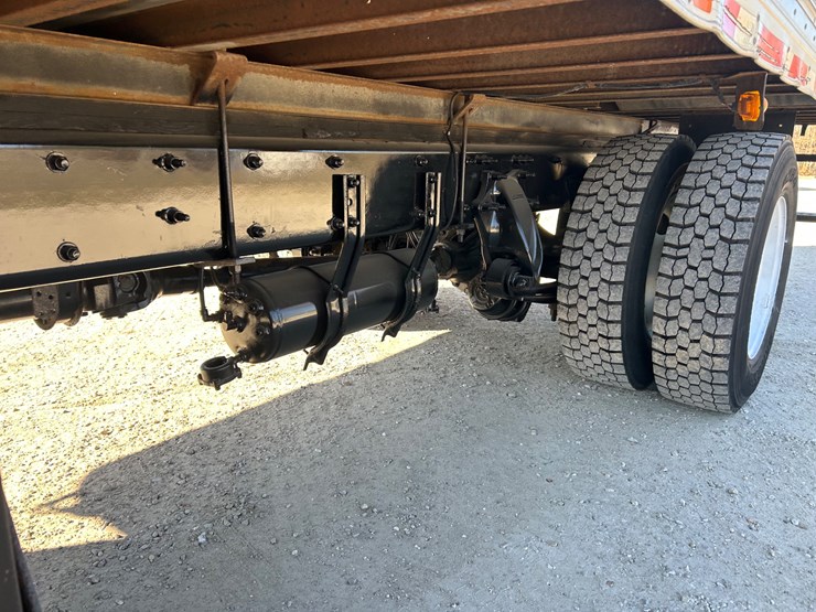 2018-freightliner-m2-106-image-74