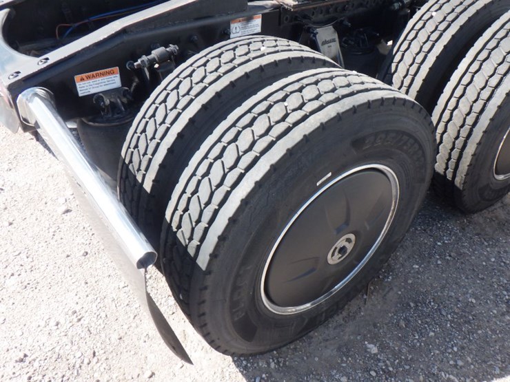 2024-freightliner-cascadia-126-image-10