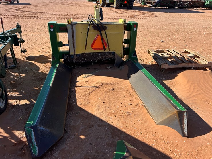 #44-•-sm-fab-bale-carrier-image-4