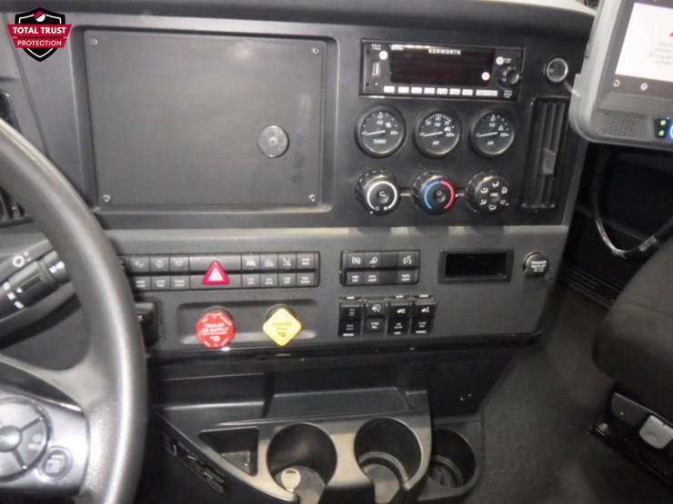 2023-freightliner-cascadia-126-image-16