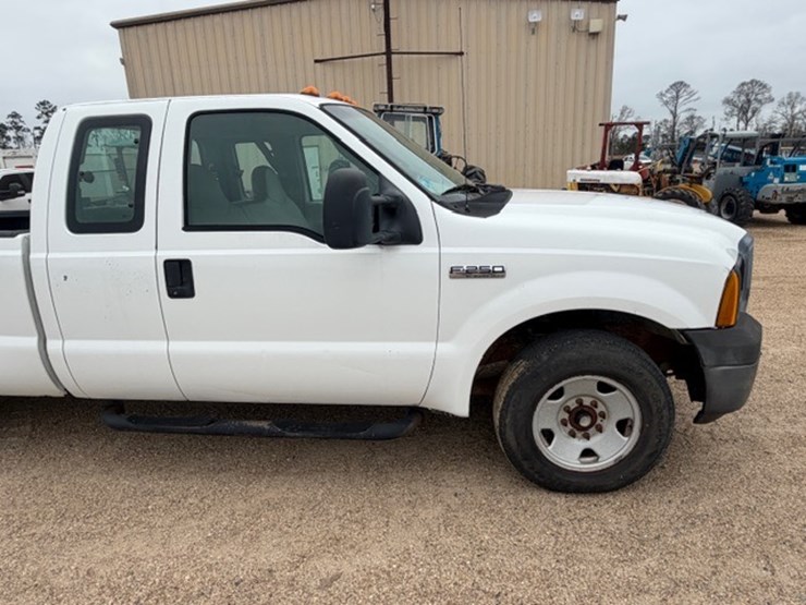 2006-ford-f250-image-16