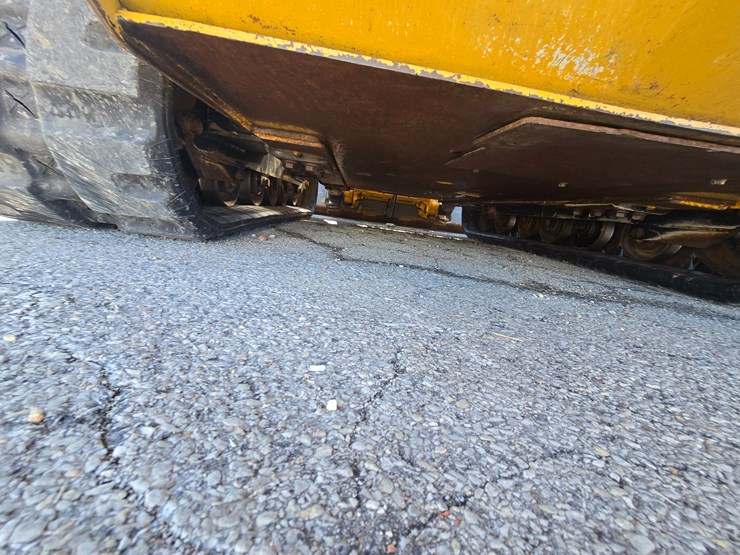 2012-deere-329d-image-41