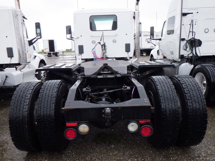 2017-peterbilt-579-image-8