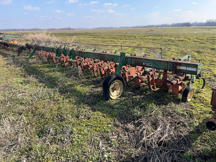 john-deere-8-image-1