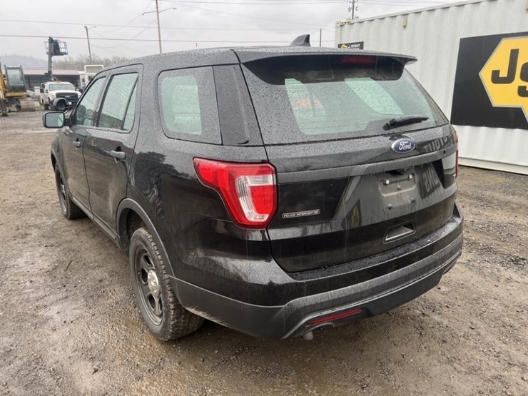 2017-ford-explorer-image-6