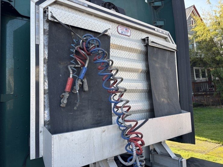 2016-kenworth-t680-image-21