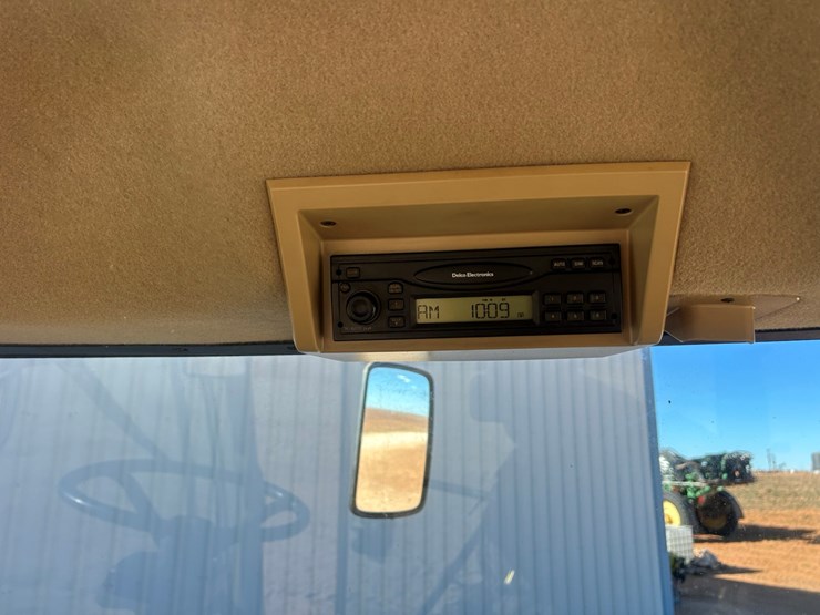 2004-john-deere-8420-image-39