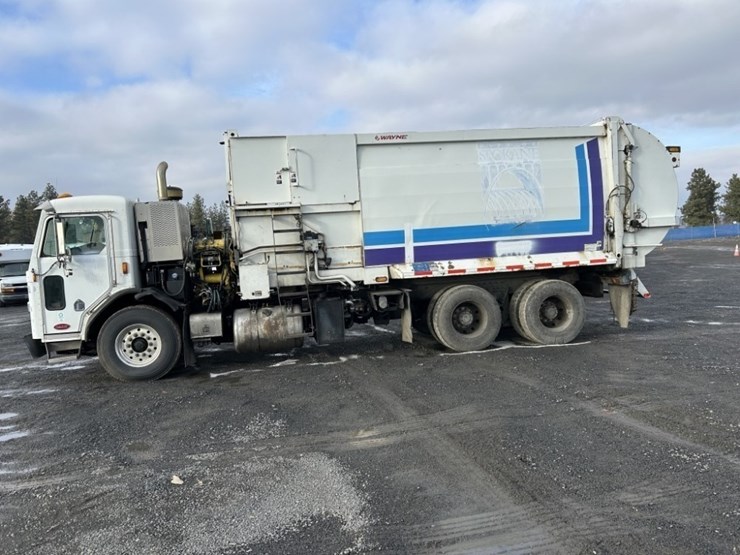 2014-peterbilt-320-image-2