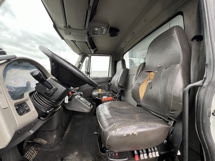 2013-international-7500-s/a-dump-truck-image-23