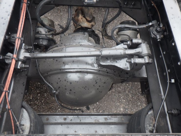 2012-caterpillar-ct660l-image-9