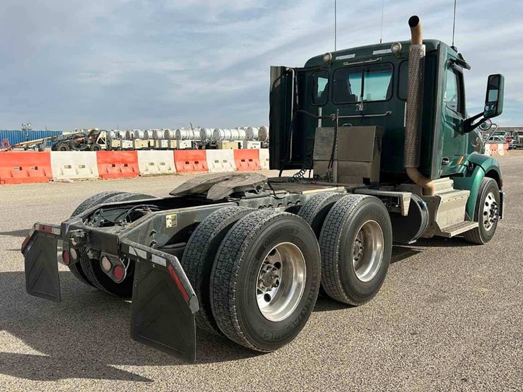 2016-peterbilt-579-image-5