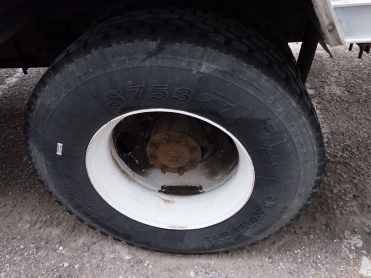 2006-hino-268-image-17