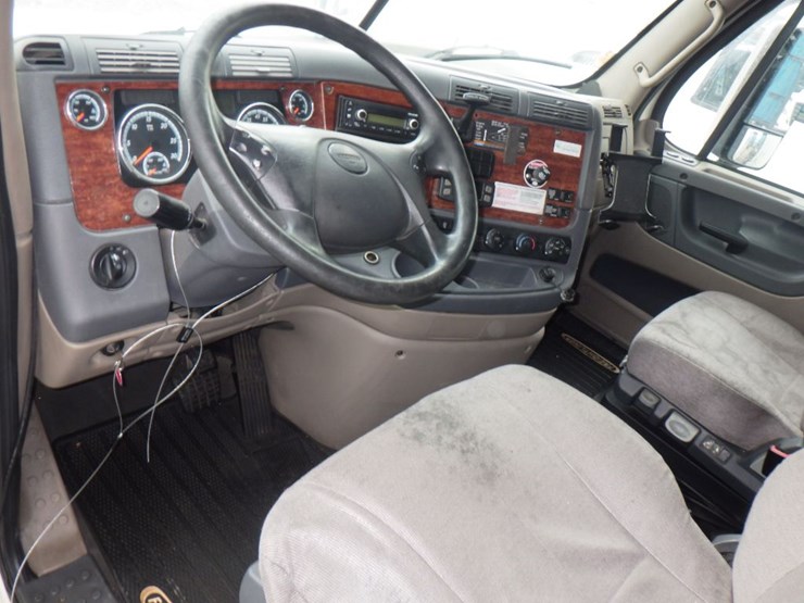 2017-freightliner-cascadia-125-evolution-image-18