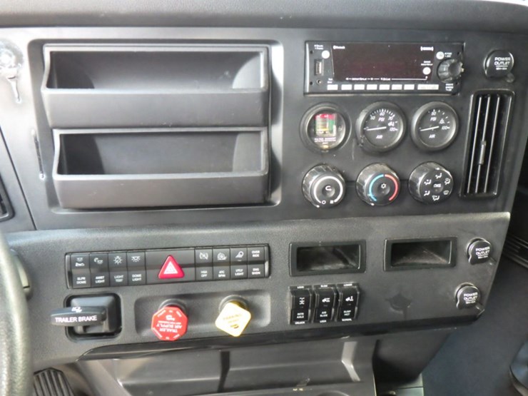 2024-freightliner-cascadia-126-image-19