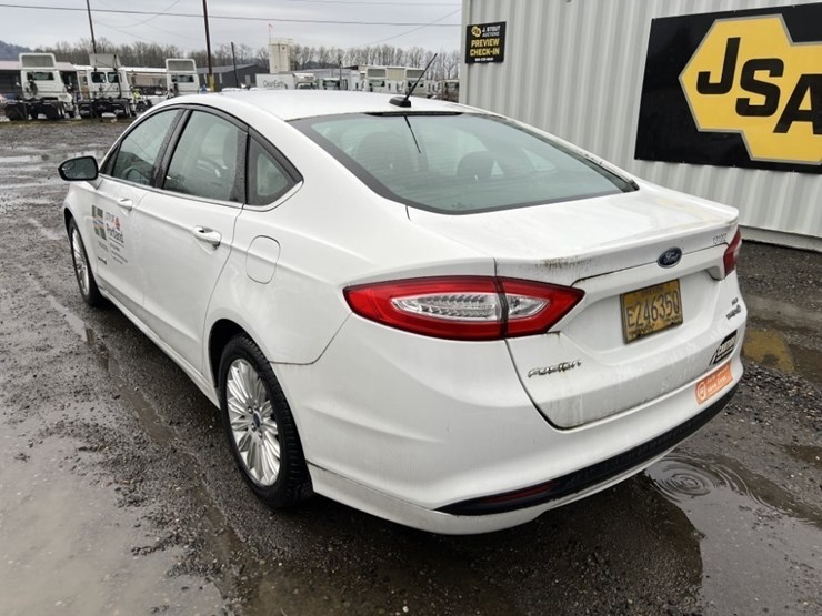2013-ford-fusion-se-hybrid-sedan-image-6