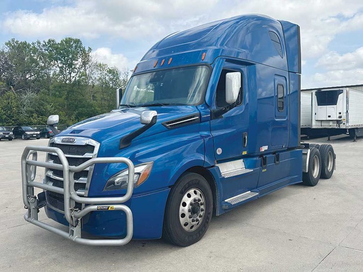 2021-freightliner-cascadia-126-image-2