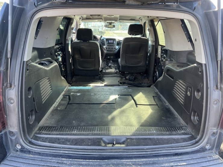 2015-chevrolet-tahoe-image-21