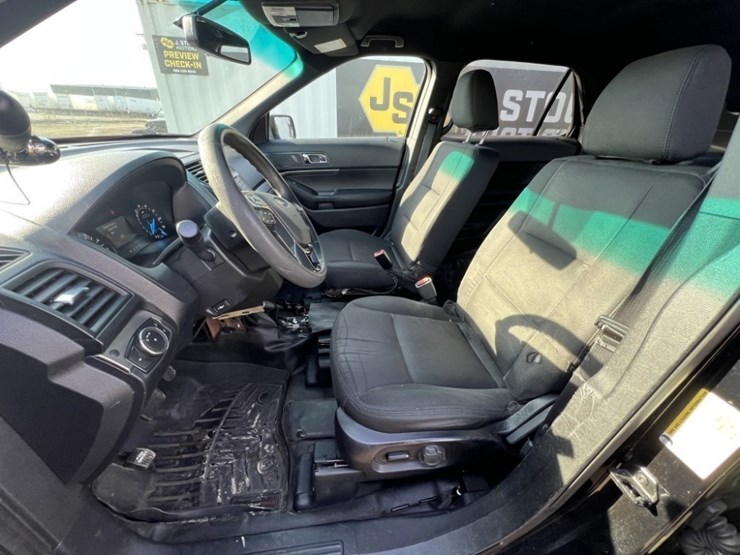 2016-ford-explorer-image-26