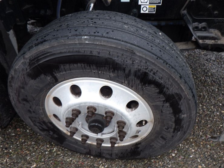 2017-peterbilt-579-image-22