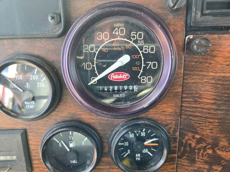1997-peterbilt-377-image-64
