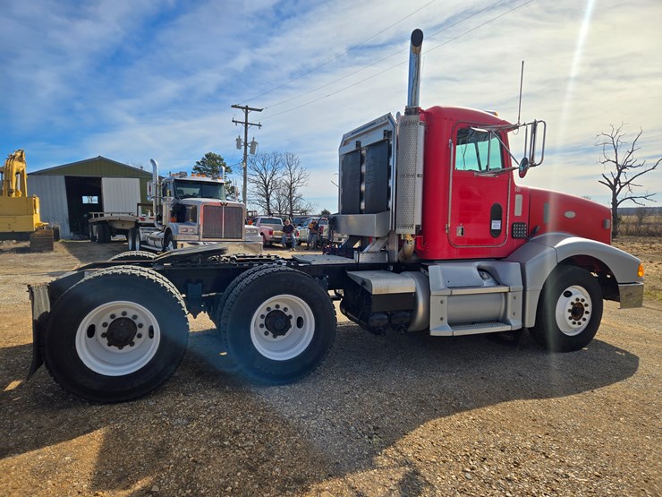 1997-peterbilt-377-image-19