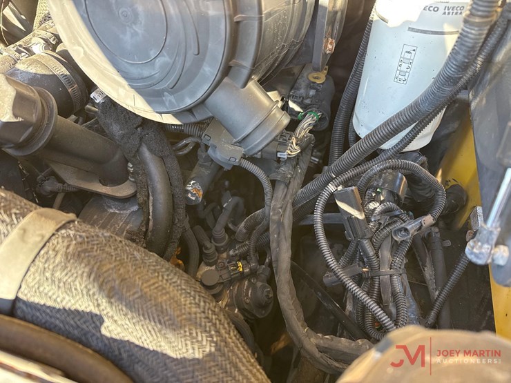 new-holland-l230-image-12