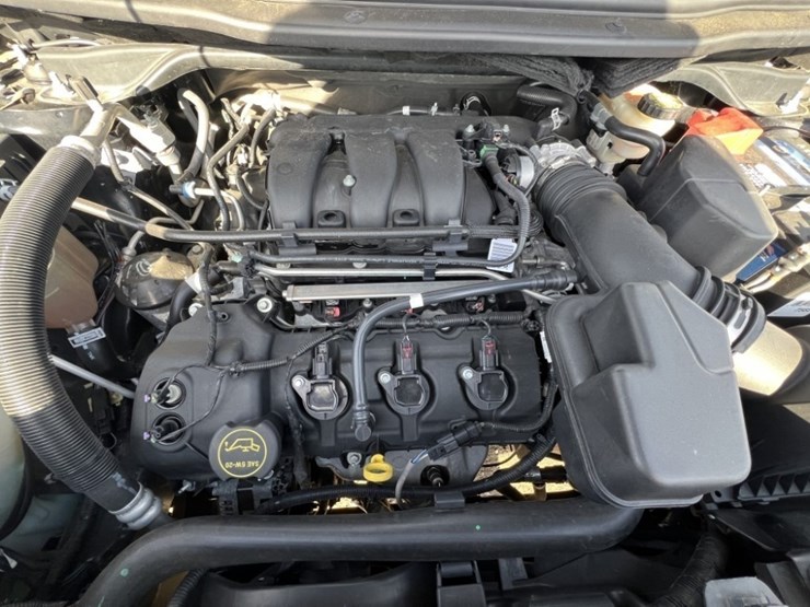 2016-ford-explorer-image-13