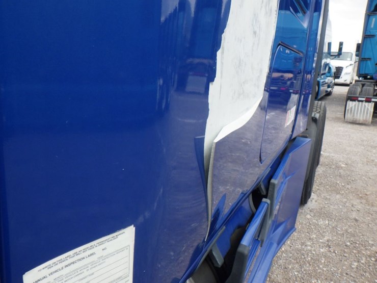 2019-freightliner-cascadia-126-image-23