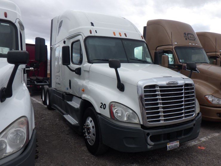 2013-freightliner-cascadia-125-image-3