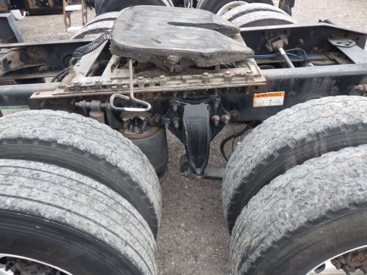 2013-freightliner-cascadia-125-image-15