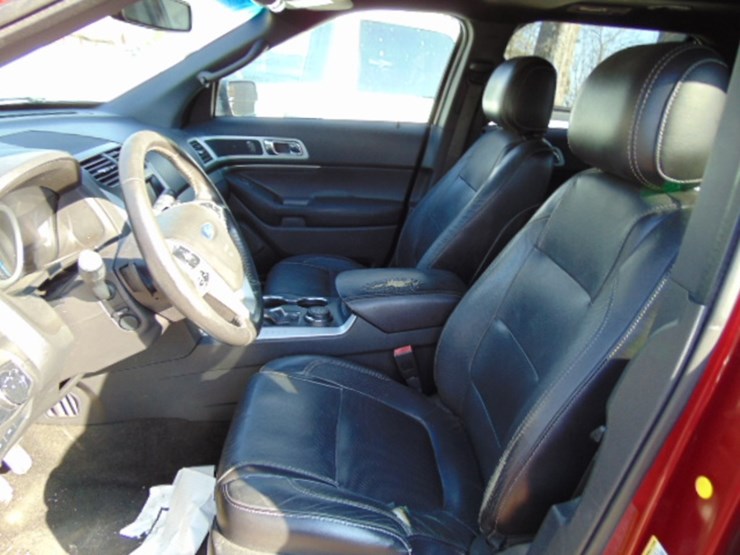 2015-ford-explorer-image-3