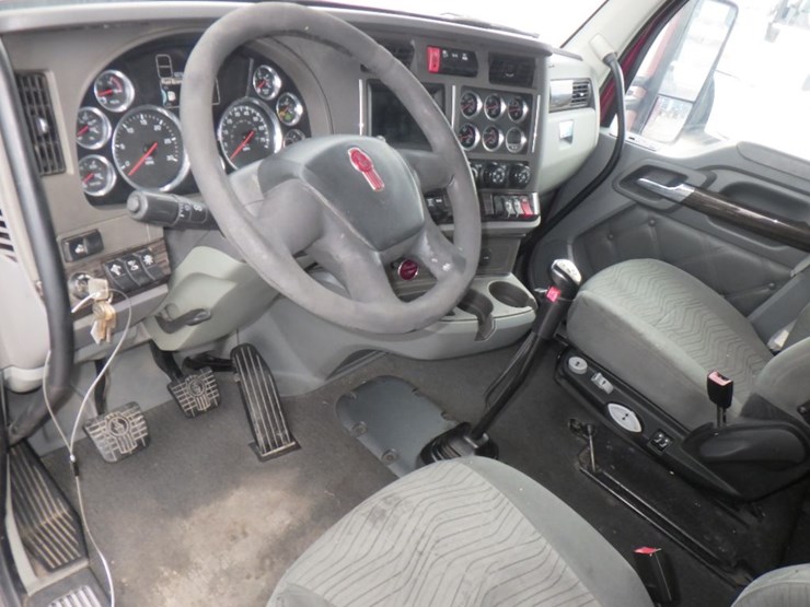 2015-kenworth-t680-image-19