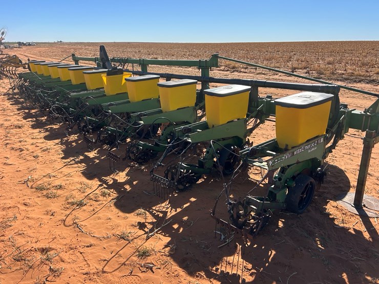 john-deere-7300-image-4