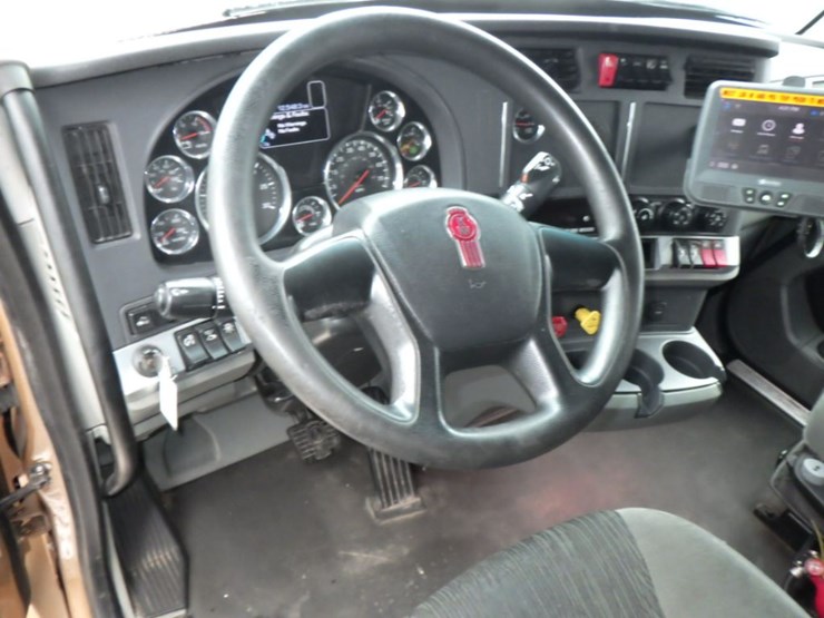 2022-kenworth-t680-image-18