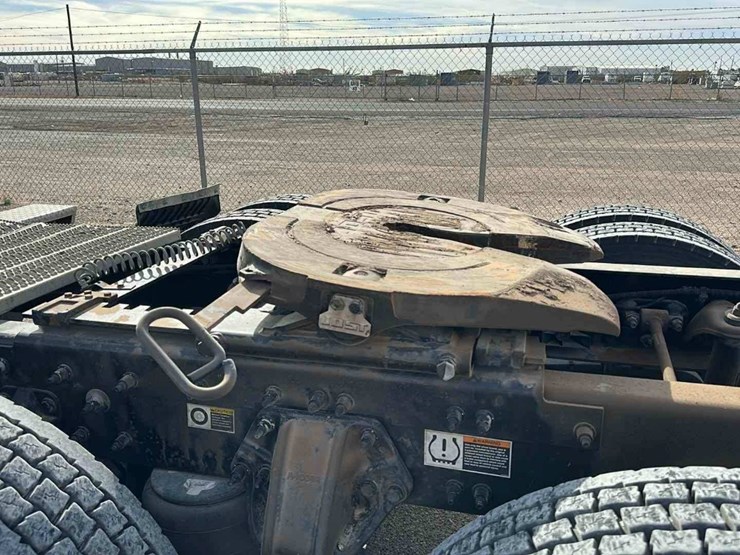 2016-peterbilt-579-image-8