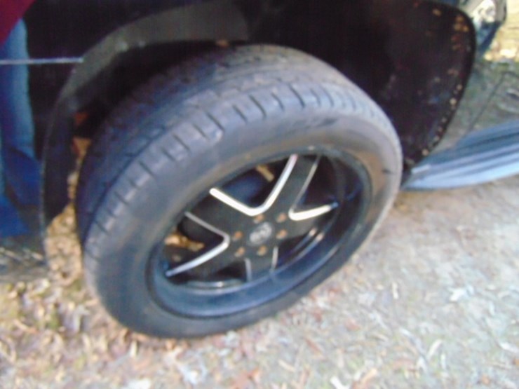 2018-chevrolet-suburban-image-3