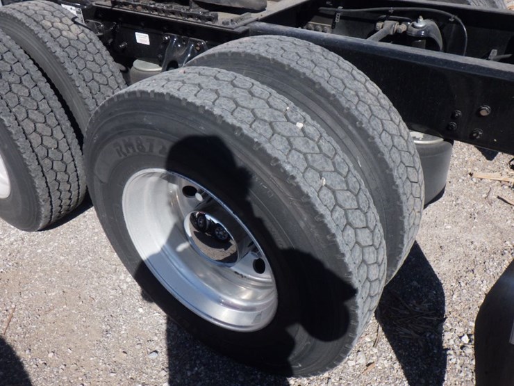 2020-kenworth-t680-image-14