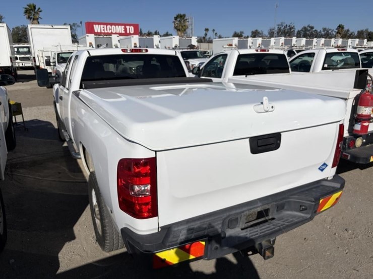 2013-chevrolet-2500-image-2