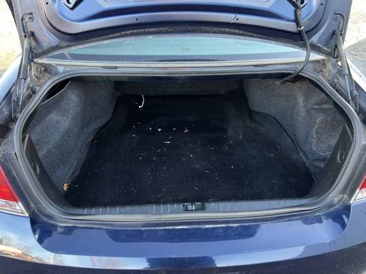 2011-chevrolet-impala-sedan-image-18