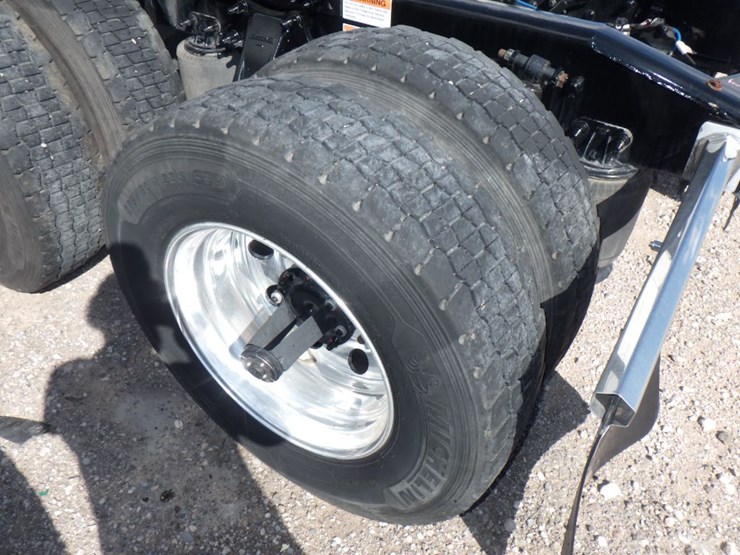 2024-freightliner-cascadia-126-image-12