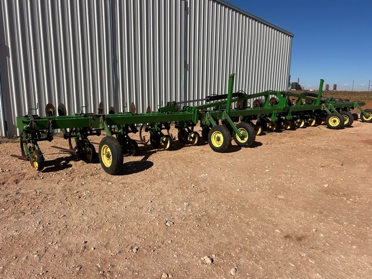 john-deere-886-image-1